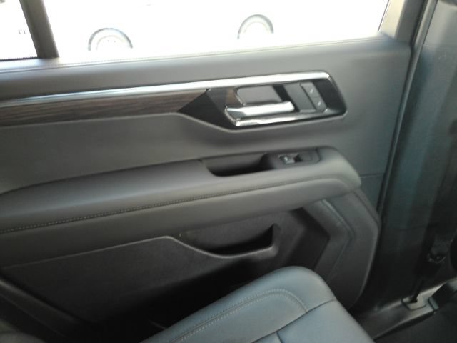 Used 2026 Chevrolet Tahoe LT RWD image 32