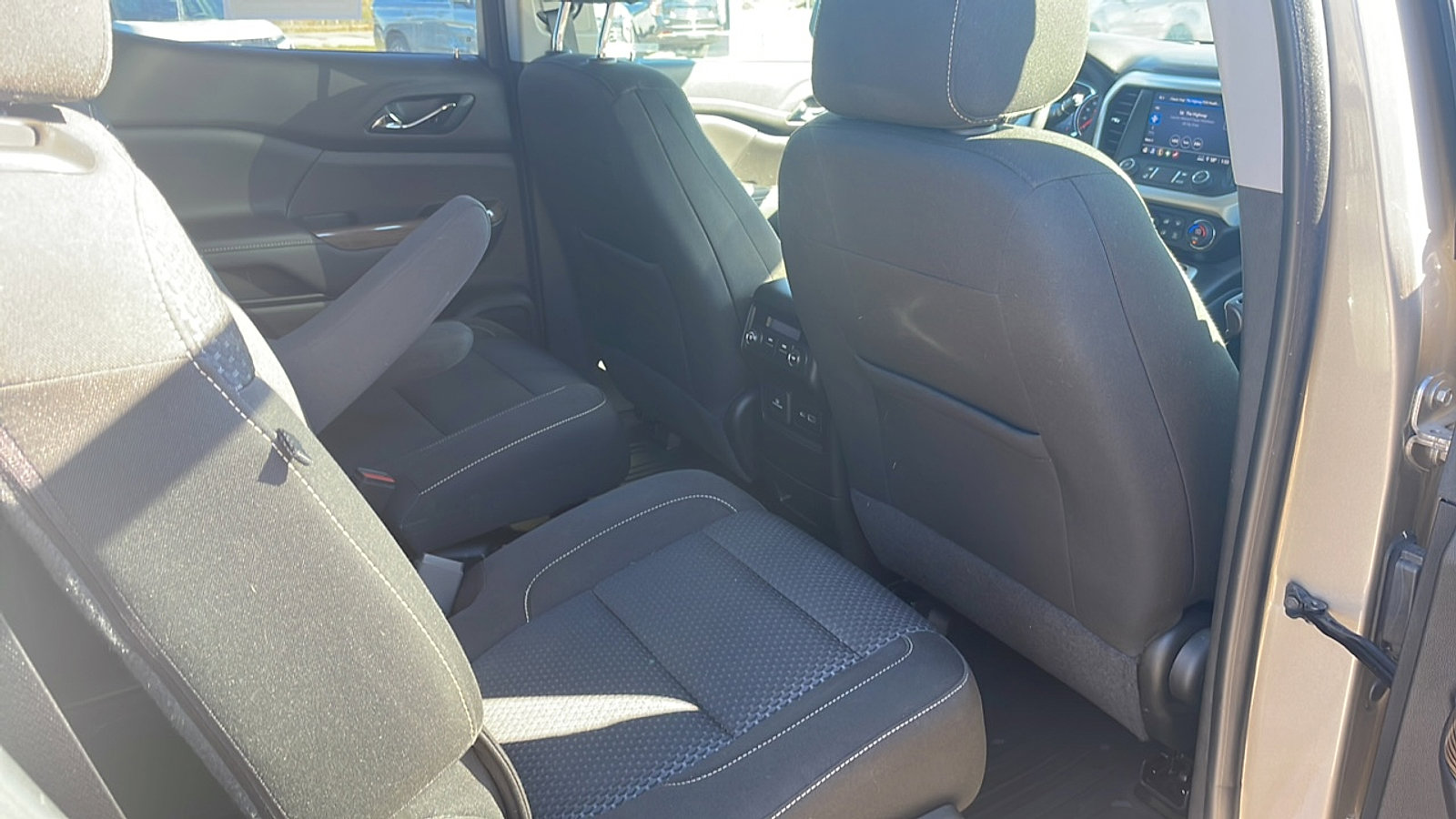 Used 2023 GMC Acadia SLE w/ Driver Convenience Package image 13