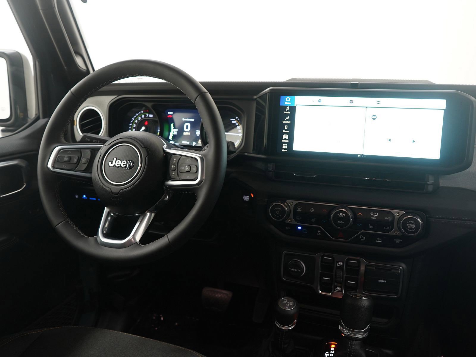 Used 2025 Jeep Wrangler Unlimited Sahara w/ Safety Group image 13