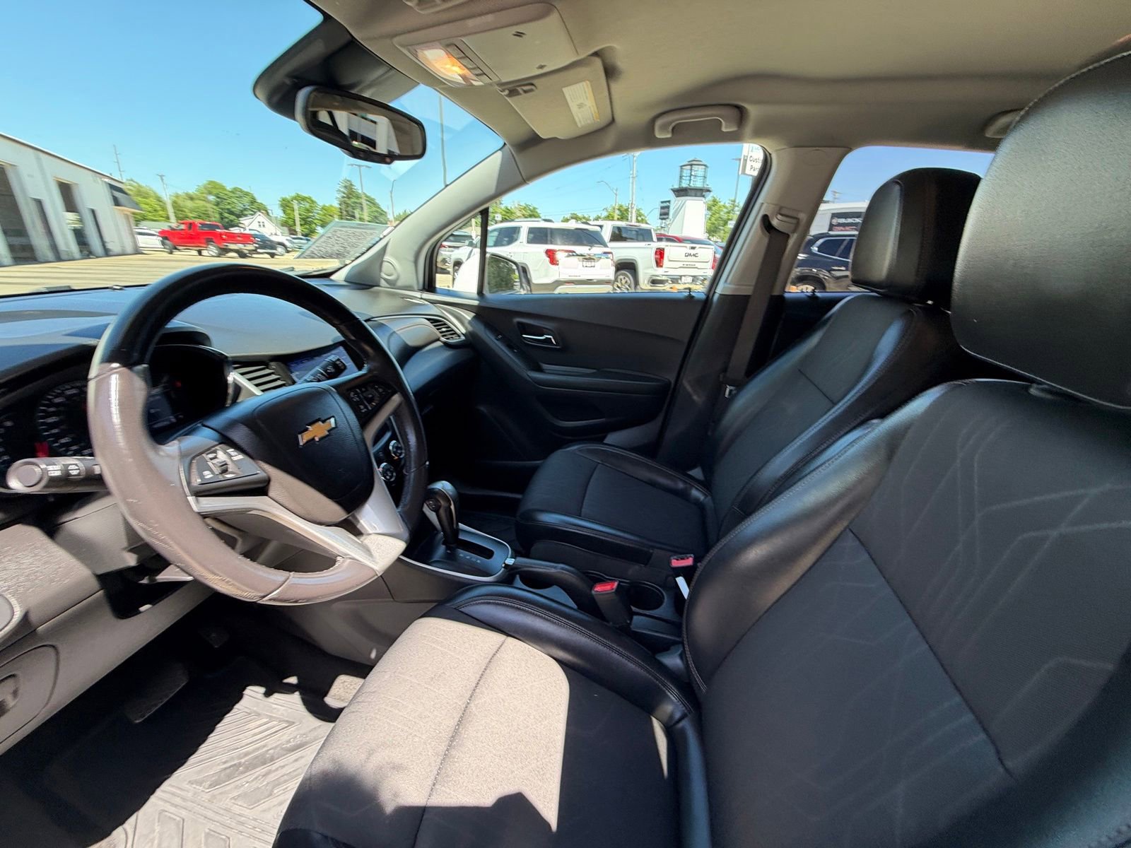Used 2021 Chevrolet Trax LT w/ LT Convenience Package AWD/4WD image 4