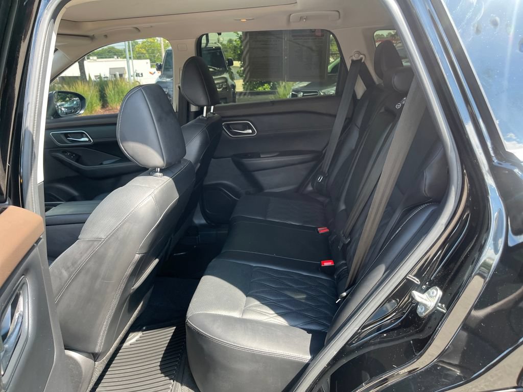Used 2023 Nissan Rogue Platinum AWD/4WD image 26