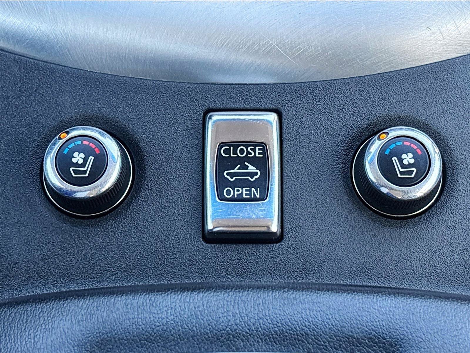 Used 2014 INFINITI Q60 Convertible w/ Premium Package RWD image 23