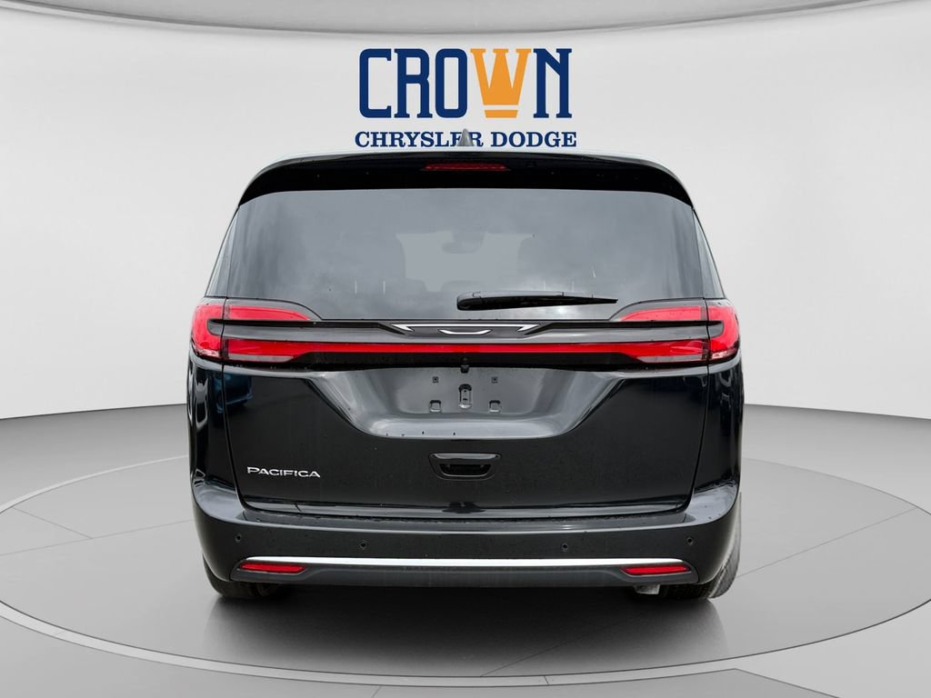 New 2027 Chrysler Pacifica Select FWD image 4