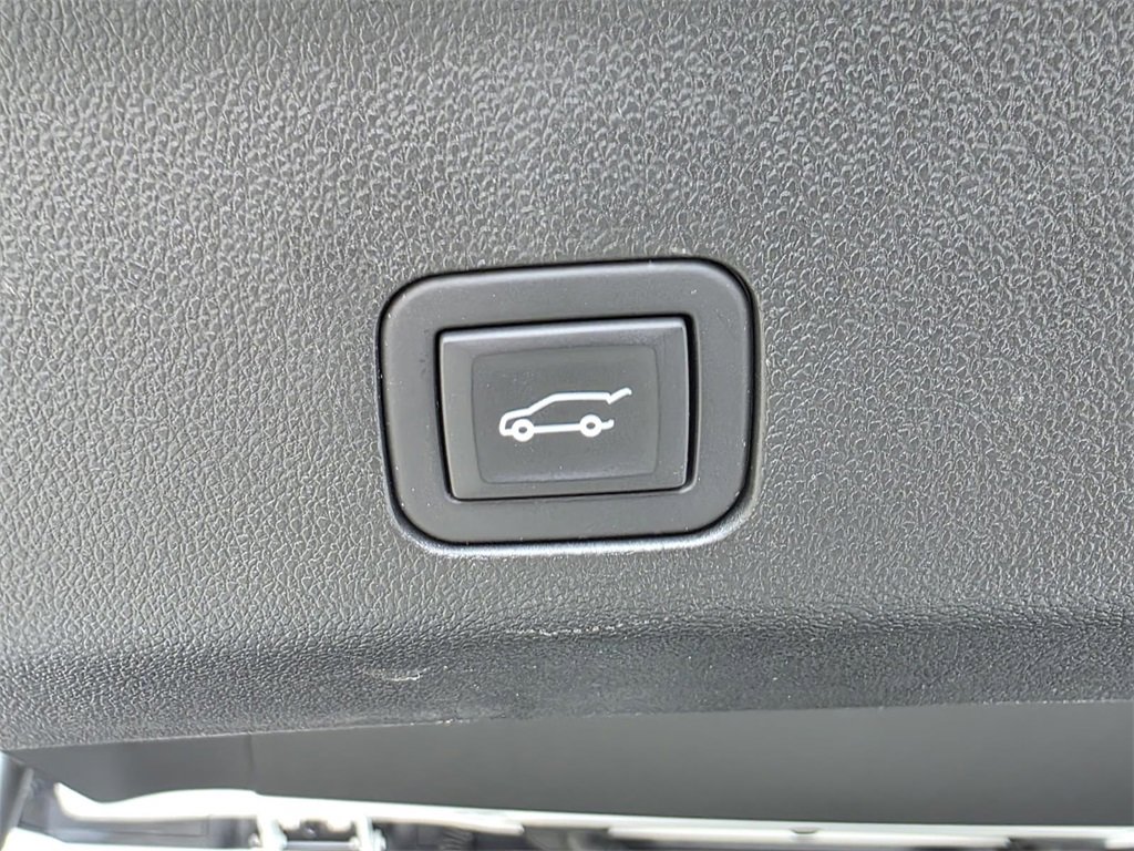 Used 2024 Chevrolet Suburban RST image 15