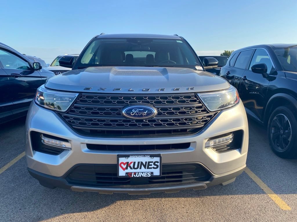 Used 2023 Ford Explorer XLT w/ Equipment Group 202A AWD/4WD image 19