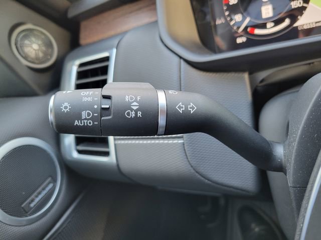 Used 2025 Land Rover Discovery Dynamic SE AWD/4WD image 34