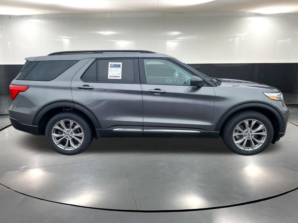 Used 2023 Ford Explorer XLT image 4