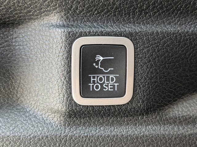 Used 2022 Jeep Grand Cherokee L Limited w/ Luxury Tech Group II RWD image 17