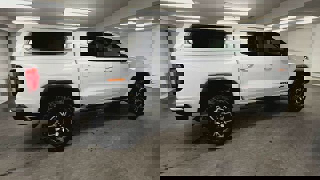 Certified 2024 GMC Canyon AT4X image 9