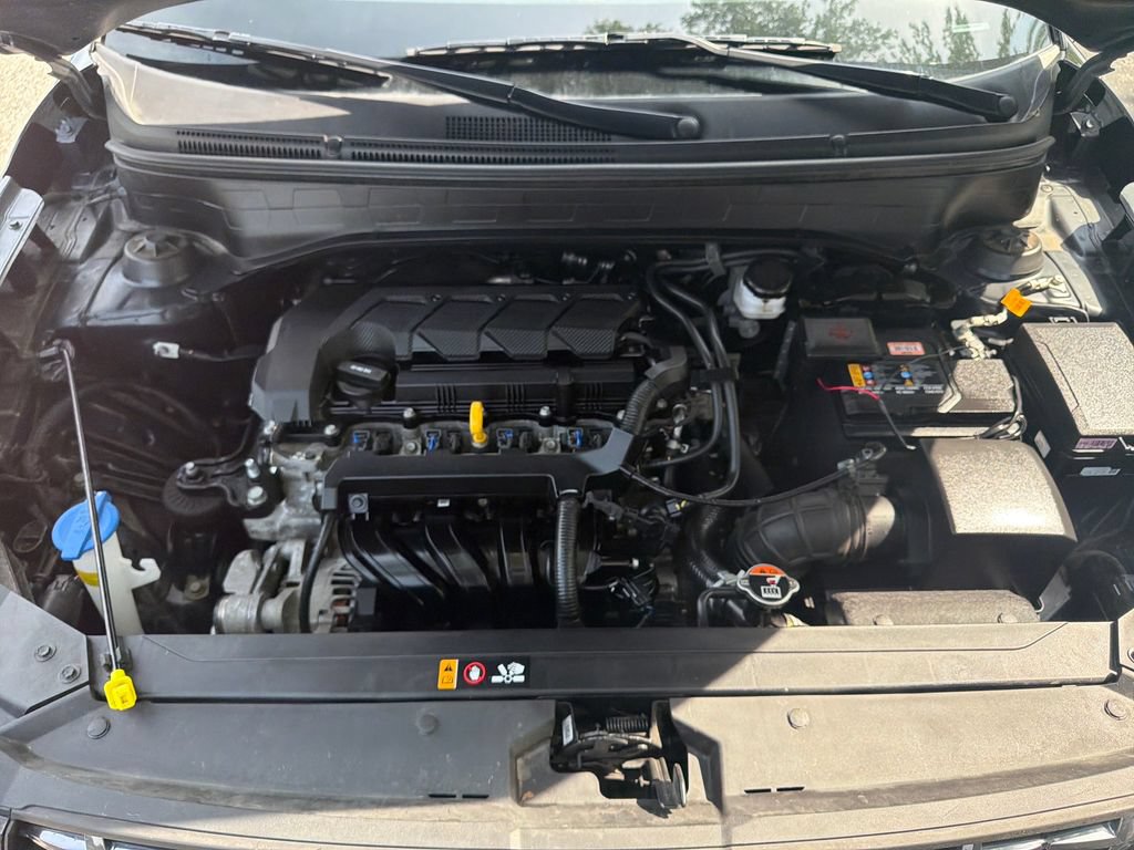 Used 2025 Hyundai Venue SEL FWD image 25