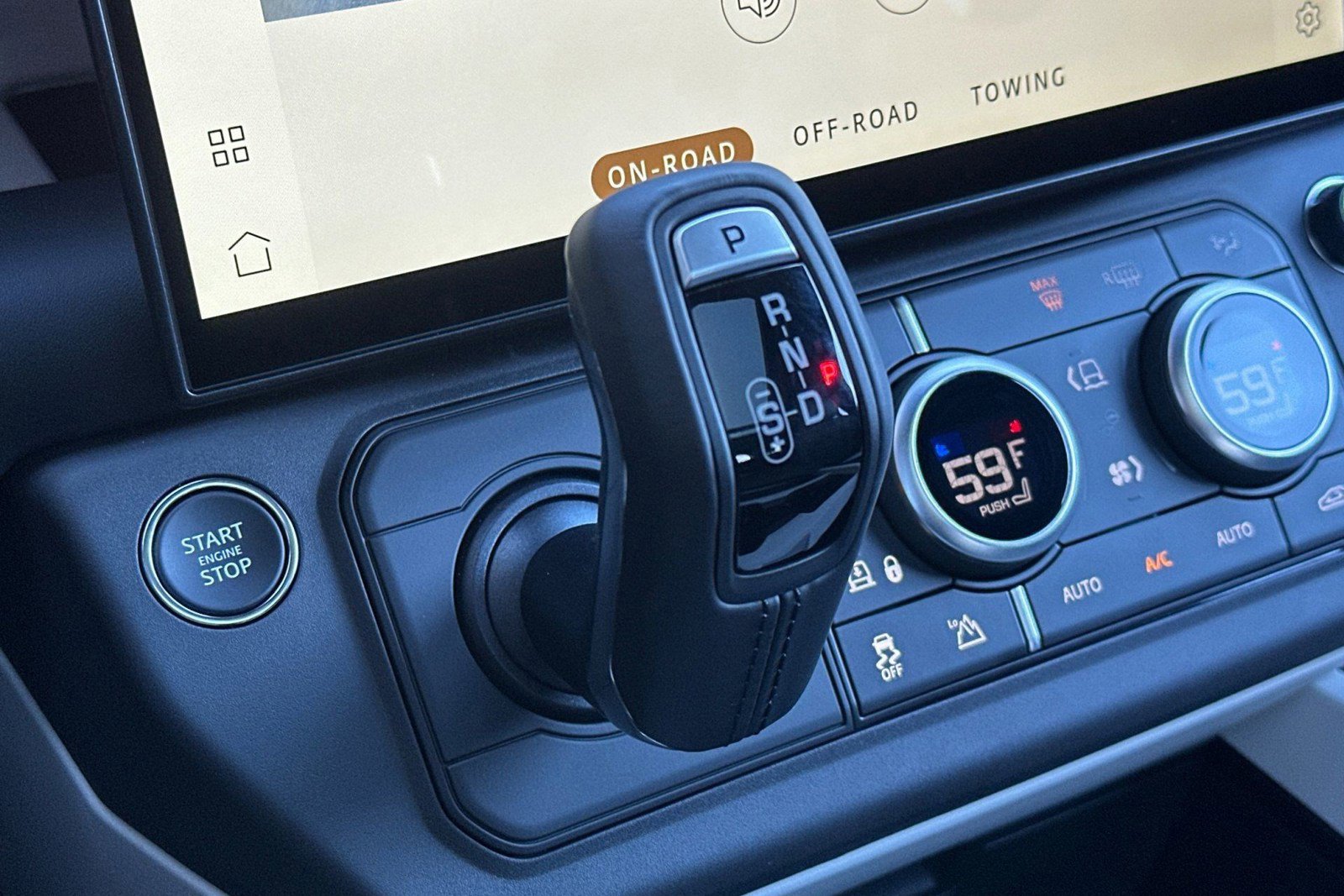 New 2026 Land Rover Defender 130 X-Dynamic SE image 25