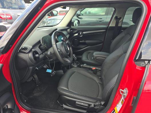 Used 2023 MINI Cooper 4-Door Hardtop FWD image 4