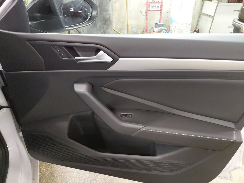 Used 2024 Volkswagen Jetta Sport image 16