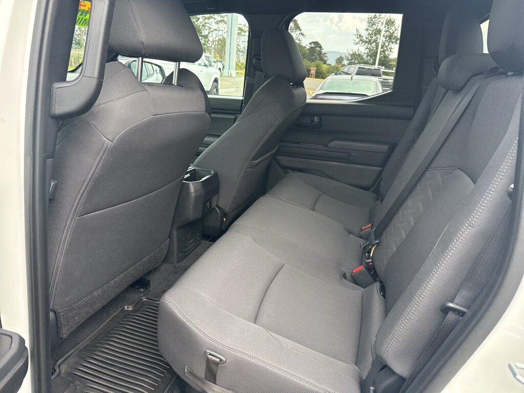 Used 2024 Toyota Tacoma SR5 w/ SR5 Upgrade Package AWD/4WD image 19