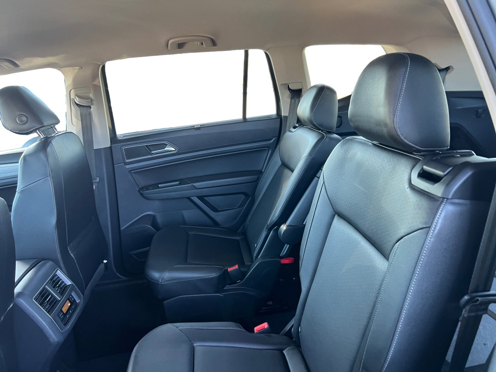 Used 2019 Volkswagen Atlas SE w/ Towing Package image 11