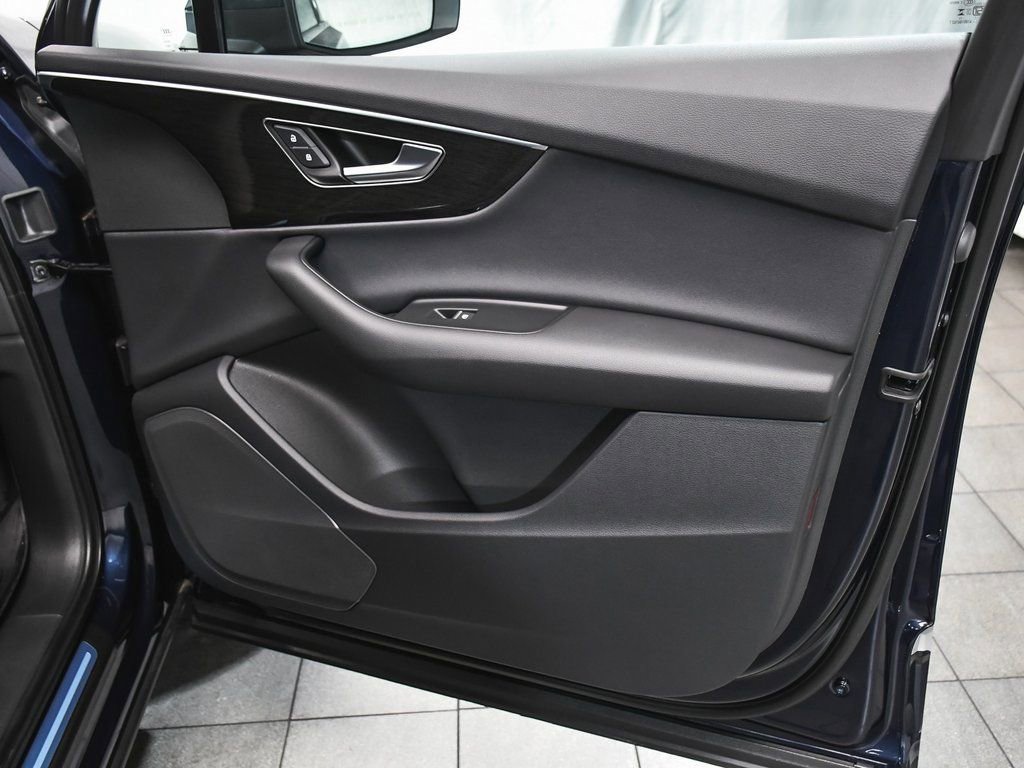 Used 2025 Audi Q7 3.0T Premium w/ Convenience Package image 21