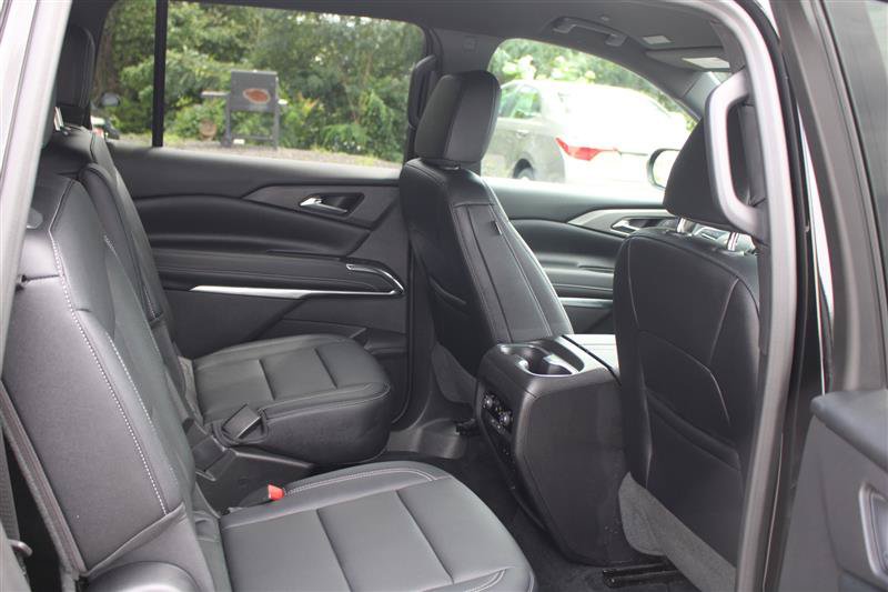Used 2026 Chevrolet Traverse LT FWD image 12