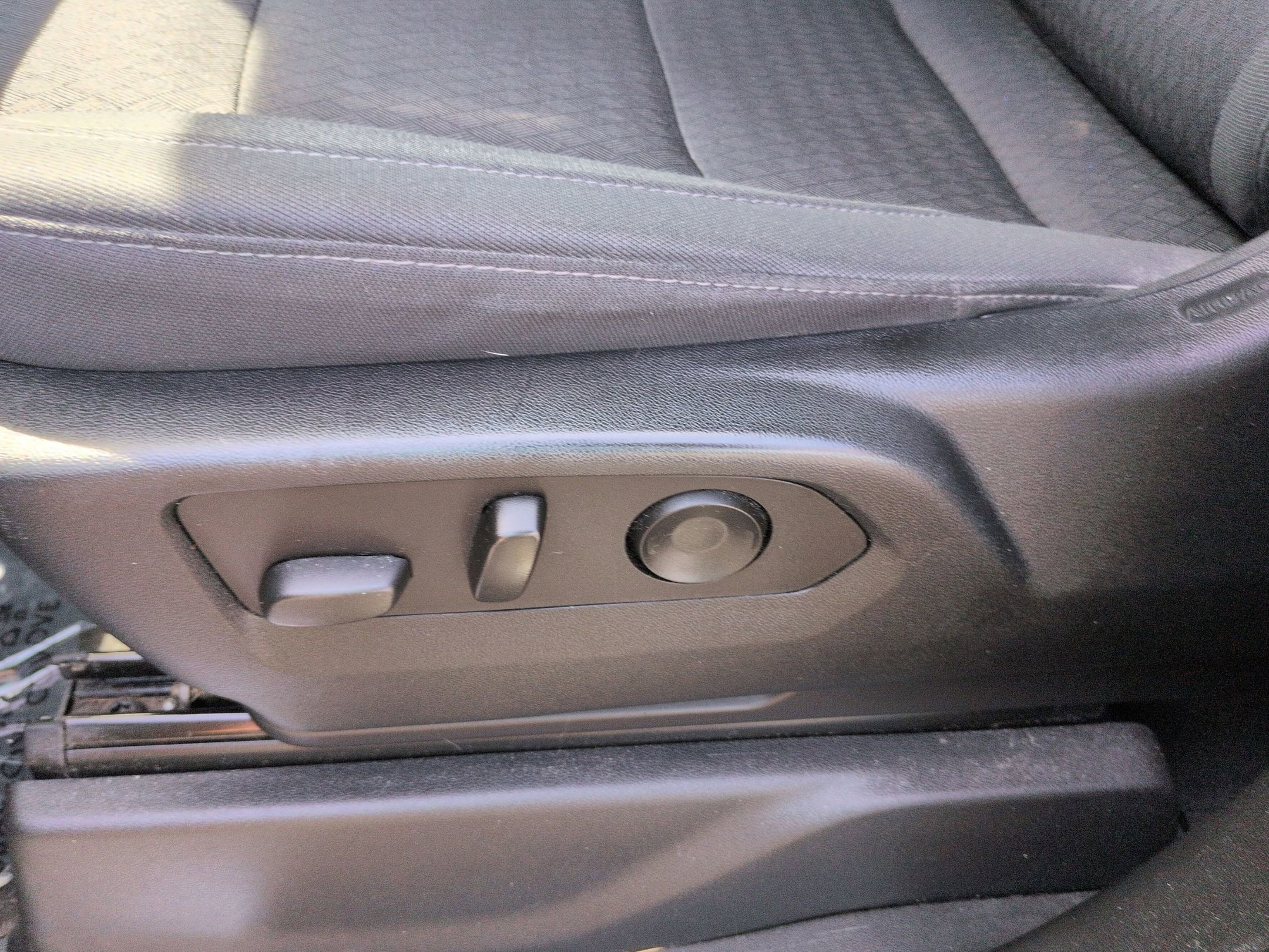 Used 2022 Chevrolet Silverado 1500 LT image 17