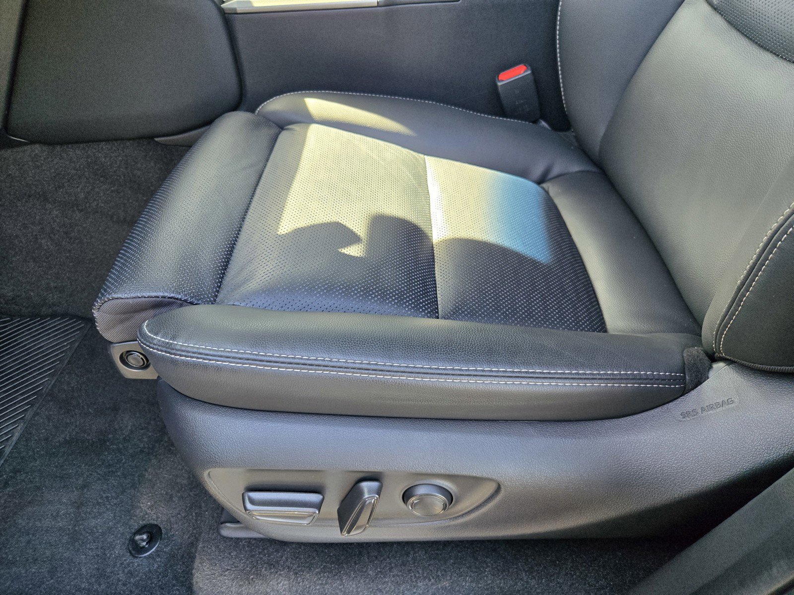 Used 2025 Toyota Land Cruiser w/ Premium Package image 17