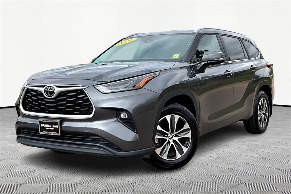 Used 2024 Toyota Highlander AWD