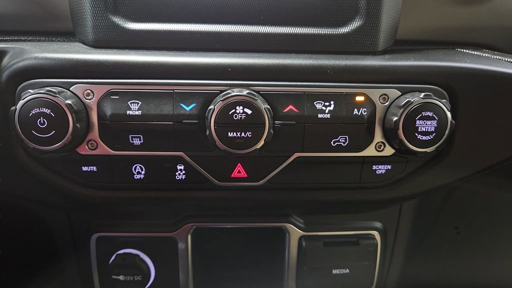 Used 2022 Jeep Wrangler Willys image 16