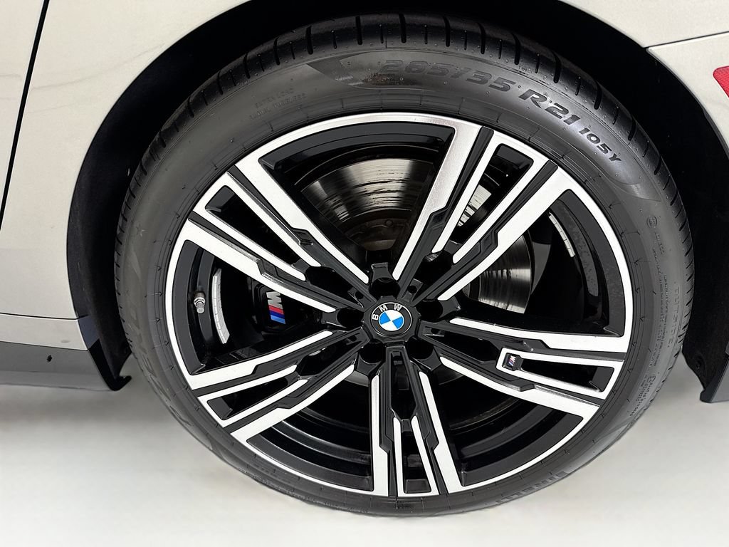 Used 2023 BMW 760i xDrive AWD/4WD image 30