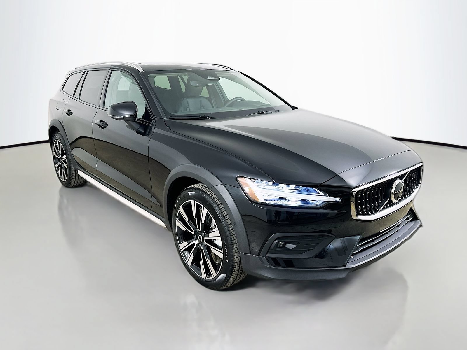 New 2026 Volvo V60 B5 Cross Country Ultra w/ Climate Package AWD/4WD image 3