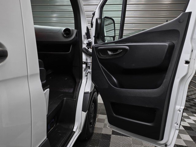 Used 2022 Mercedes-Benz Sprinter 2500 image 28