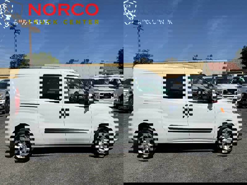 Used 2018 RAM ProMaster City SLT w/ Lights & Wheels Group image 1