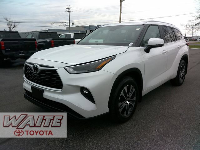 Used 2023 Toyota Highlander XLE image 6