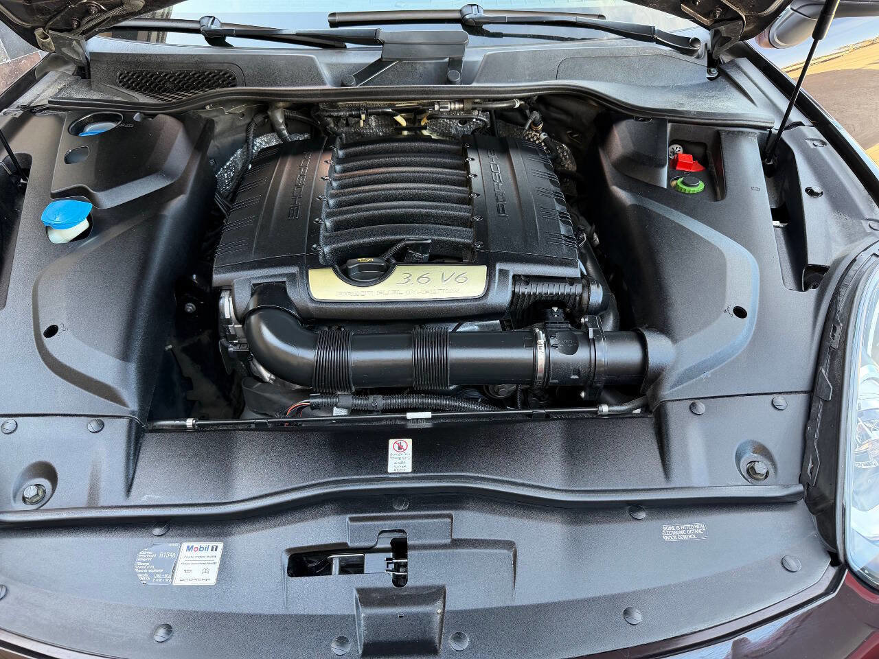 Used 2016 Porsche Cayenne image 24