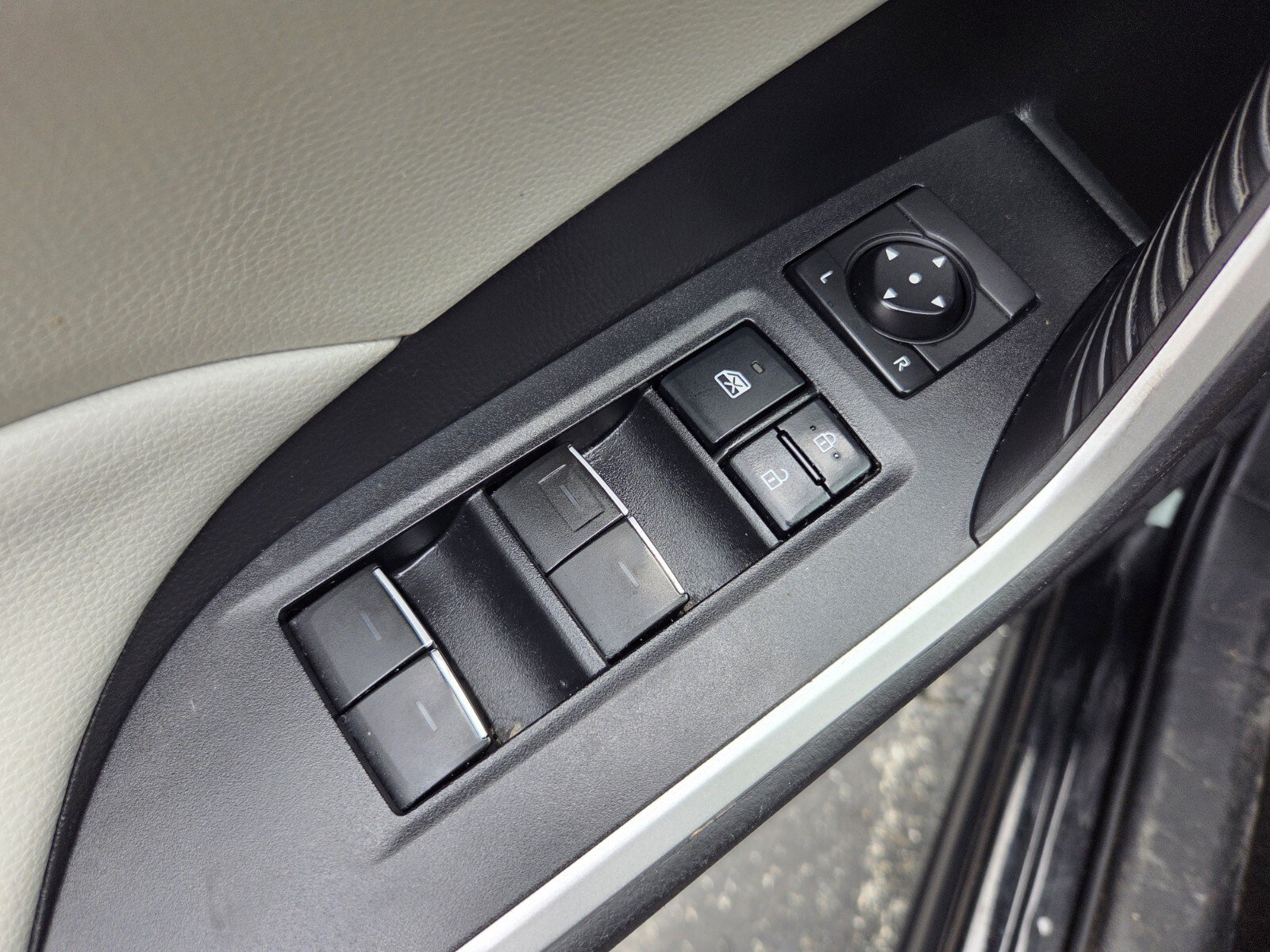 Used 2022 Toyota RAV4 XLE FWD image 29