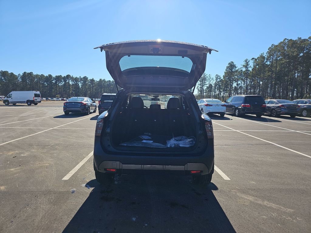 New 2026 Nissan Kicks SR w/ SR Premium Package FWD image 16