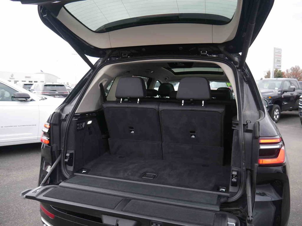 Used 2024 BMW X7 xDrive40i image 9