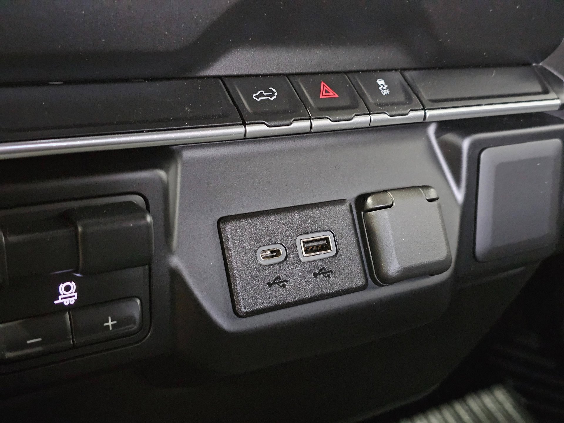 Used 2023 GMC Sierra 2500 SLE image 27