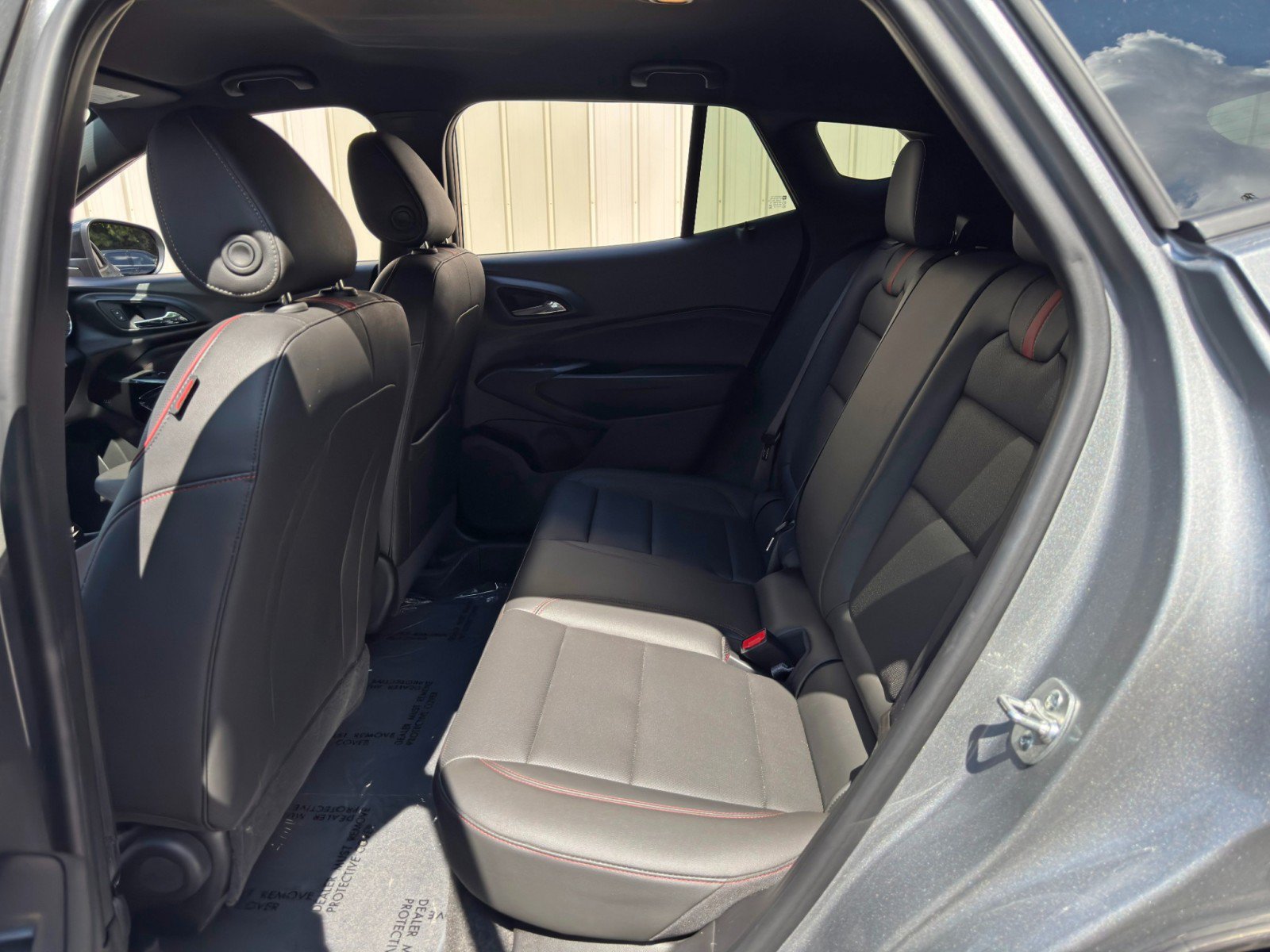 Used 2025 Chevrolet Trax RS FWD image 34