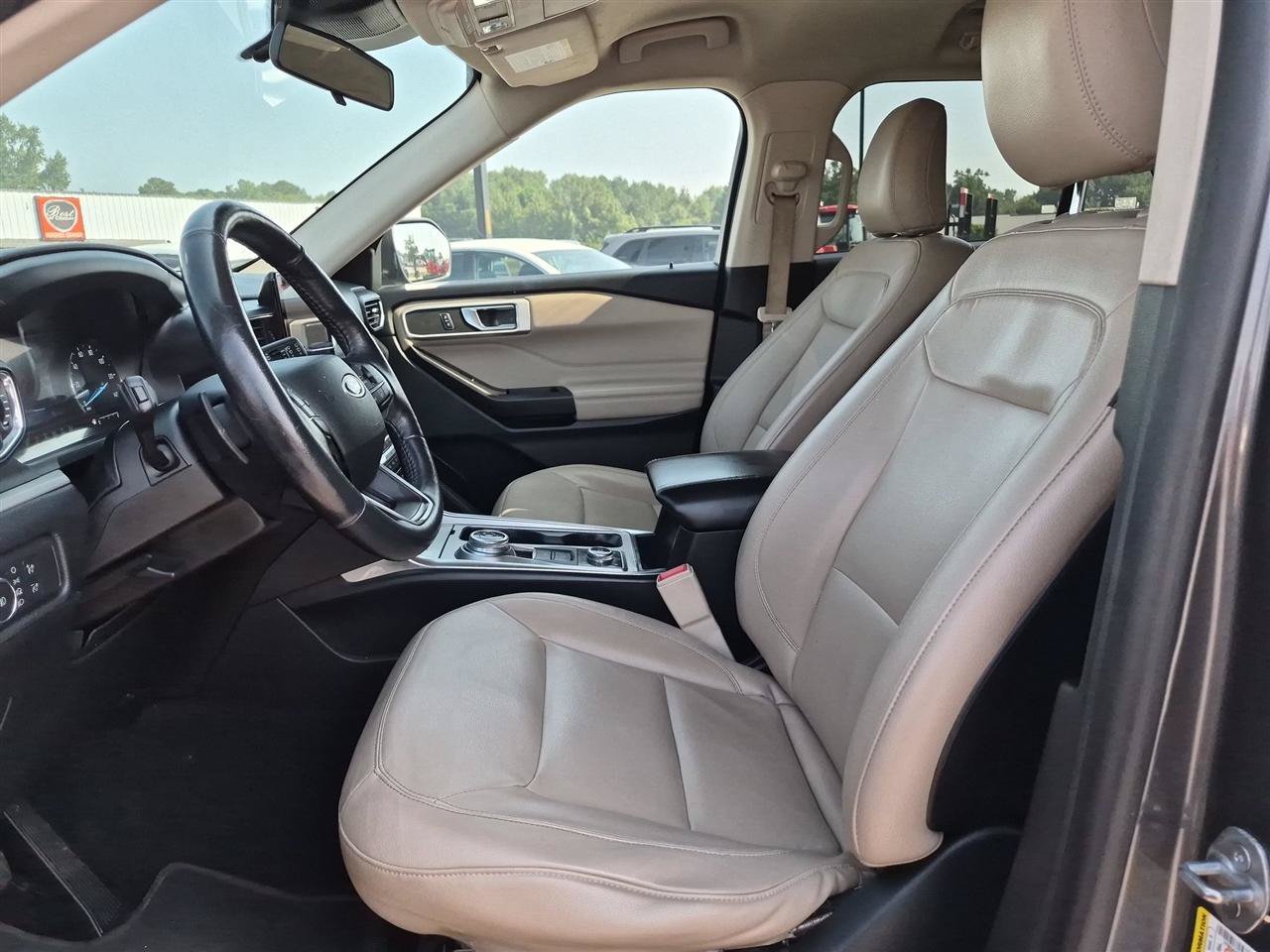 Used 2020 Ford Explorer XLT w/ Equipment Group 202A AWD/4WD image 15