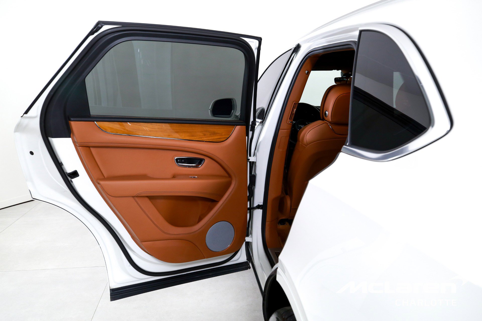 Used 2022 Bentley Bentayga image 17