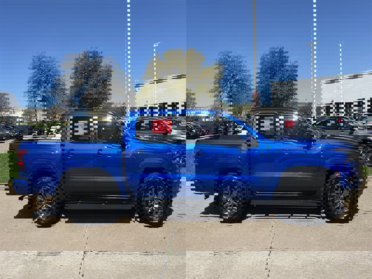 Certified 2025 Nissan Frontier SV w/ SV Convenience Package image 3