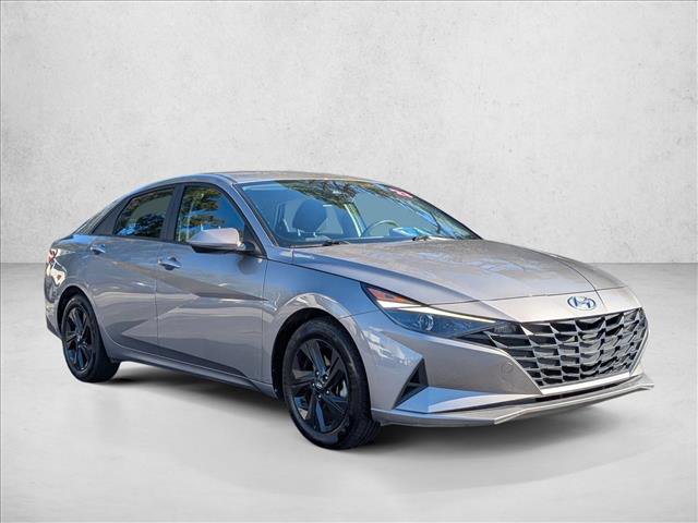 Used 2023 Hyundai Elantra SEL w/ Preferred Accessory Package image 3