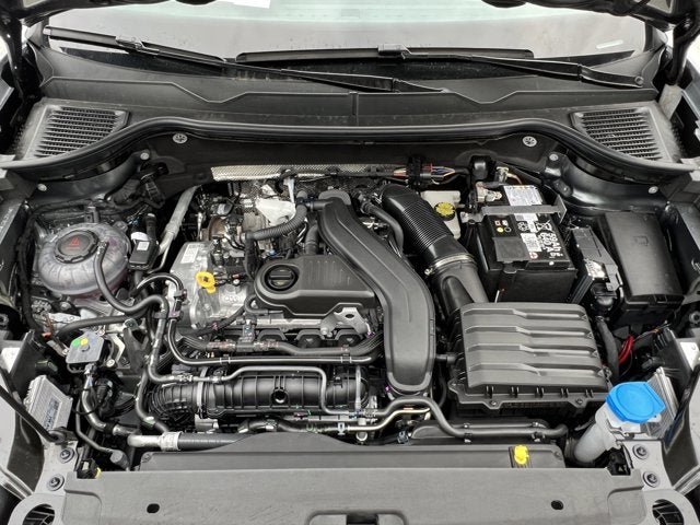 New 2025 Volkswagen Taos SE image 10