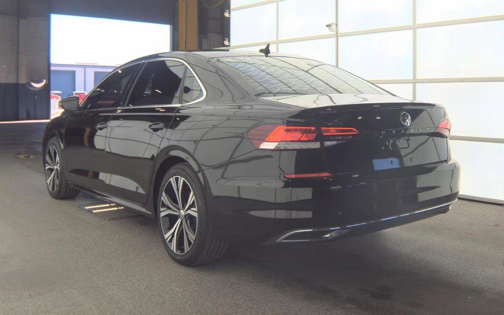 Used 2022 Volkswagen Passat 2.0T SE image 5