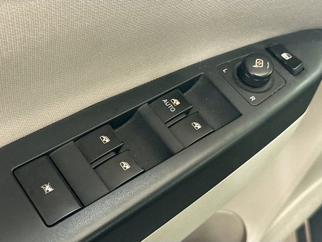 Used 2009 Saturn Vue XR w/ Convenience Package FWD image 16