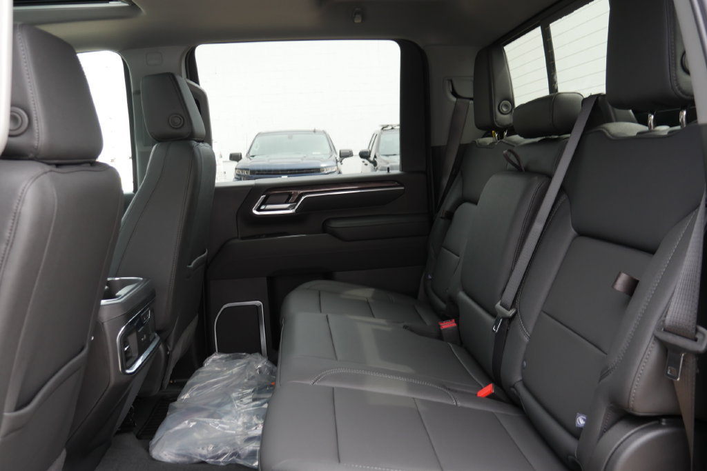 New 2026 Chevrolet Silverado 2500 LTZ w/ LTZ Premium Package AWD/4WD image 32