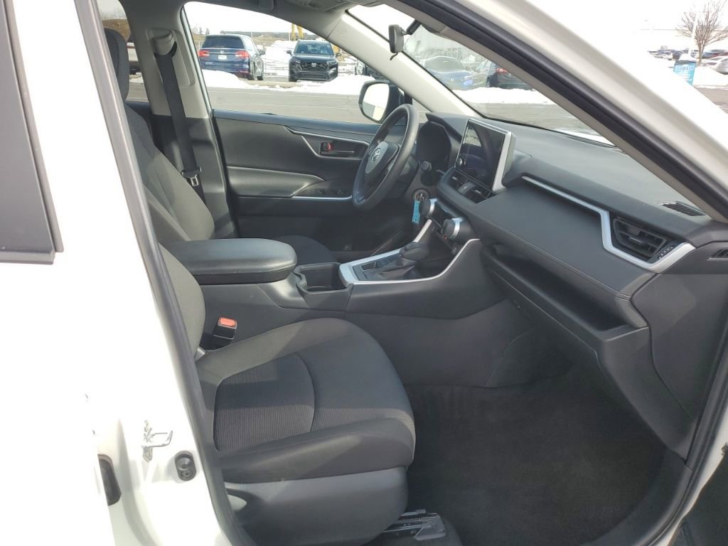 Used 2024 Toyota RAV4 LE image 32