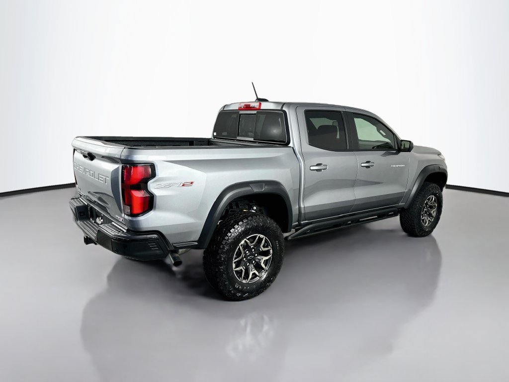 Used 2026 Chevrolet Colorado ZR2 w/ Technology Package AWD/4WD image 7