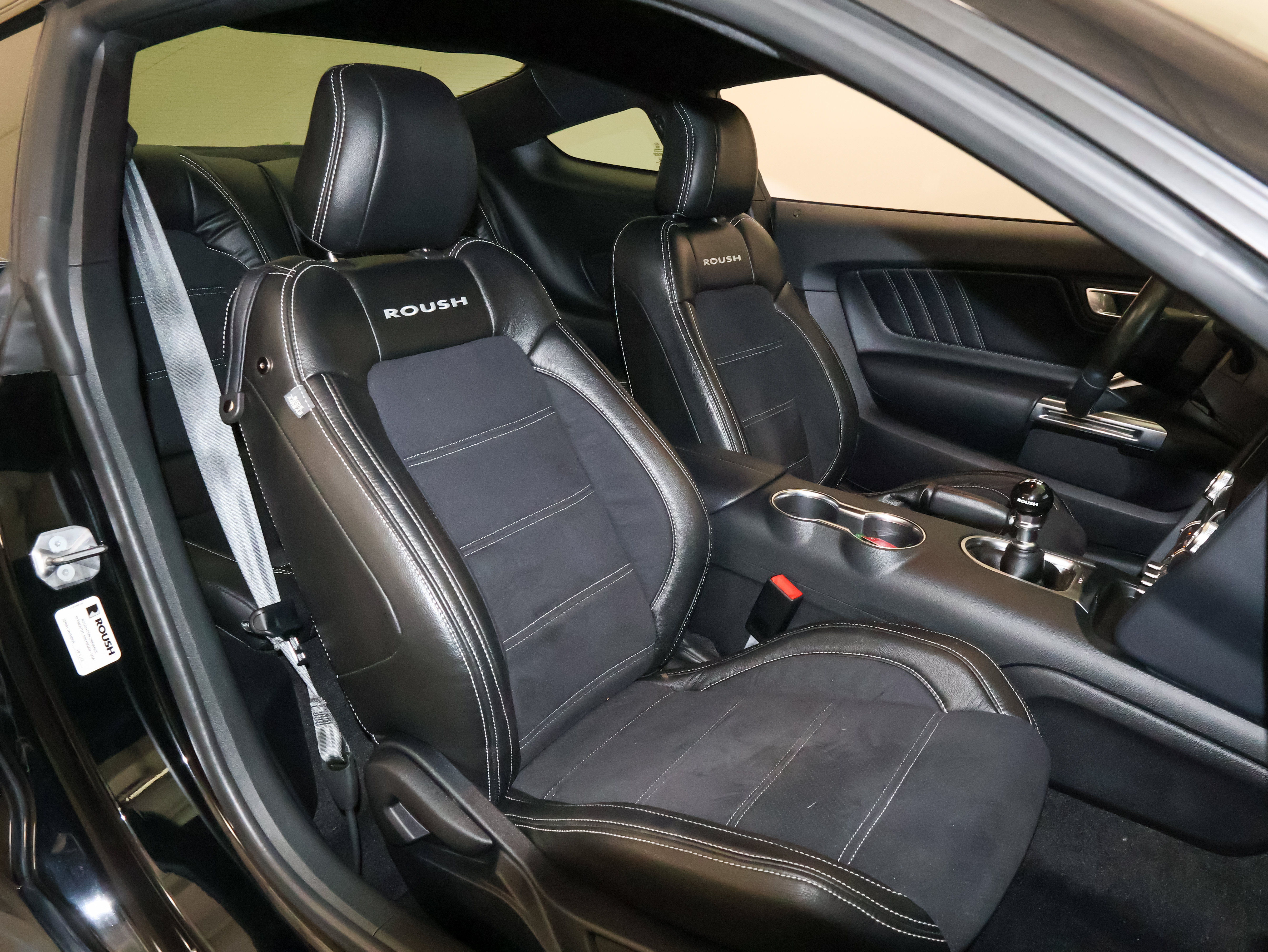Used 2018 Ford Mustang GT Premium w/ GT Performance Package RWD image 46
