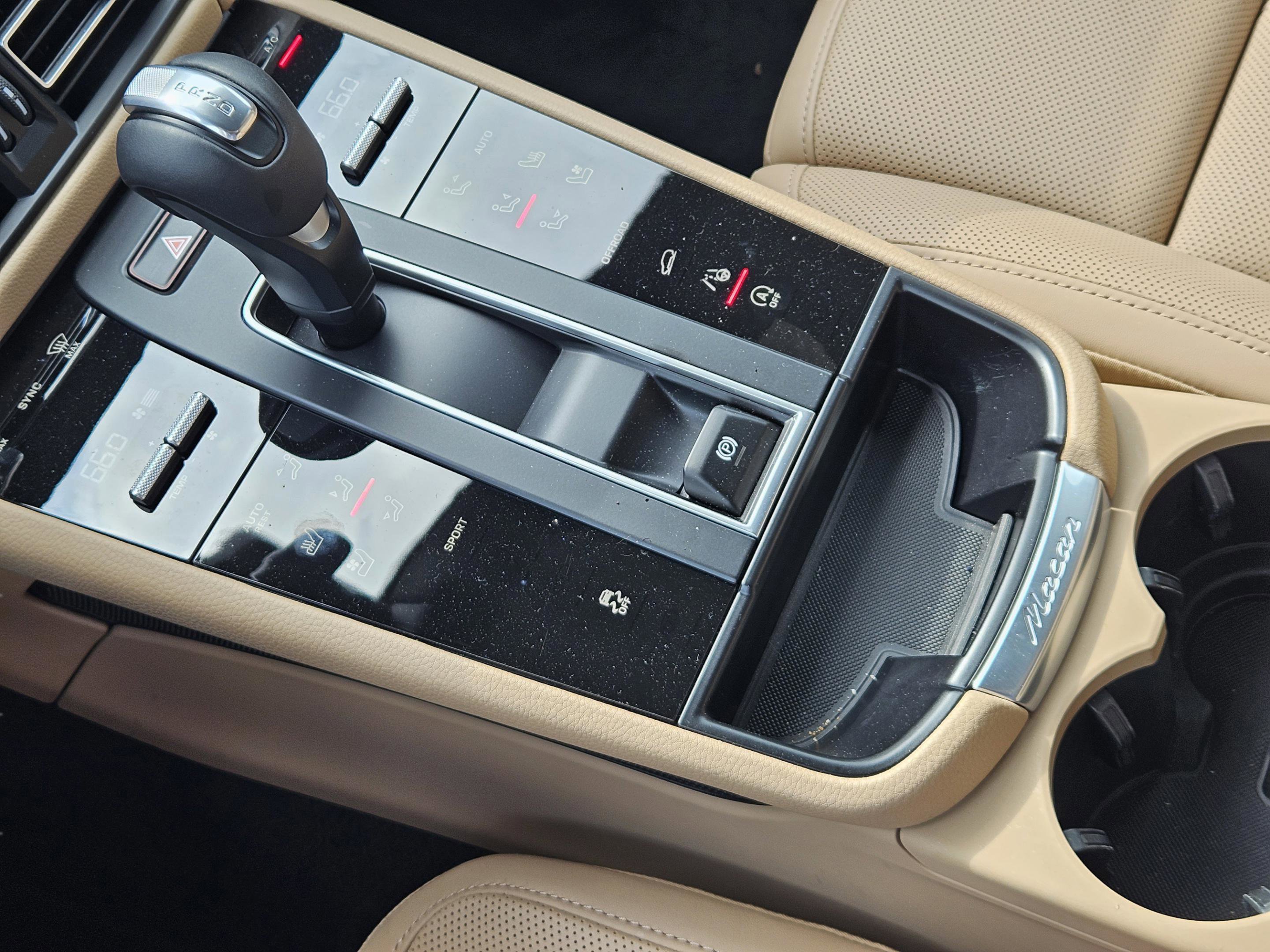 Certified 2026 Porsche Macan AWD/4WD image 20