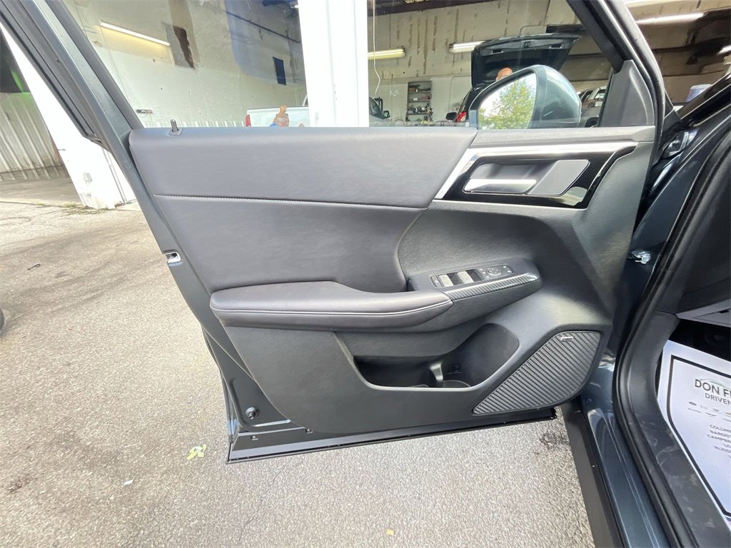 New 2025 Mitsubishi Outlander SE image 13