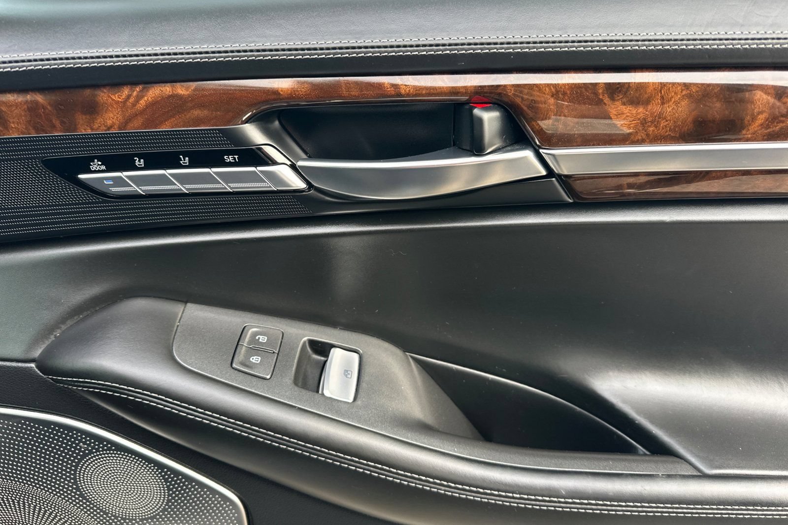 Used 2018 Genesis G90 5.0 Ultimate RWD image 19